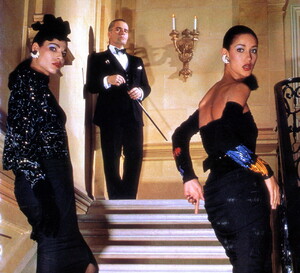 bb_KarlLagerfeld_1990_07_CHANEL_HC_FW90_HOLA_030.thumb.jpg.4358fb61dc52af59a1253f181862ede0.jpg