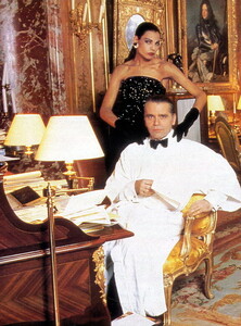 bb_KarlLagerfeld_1990_07_CHANEL_HC_FW90_HOLA_040.thumb.jpg.169e9ec0a72c8d1dd49121ef09fd87b2.jpg