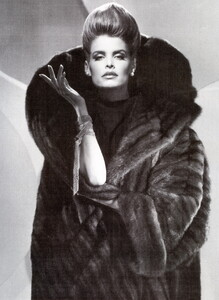bb_KimAlexis_1987_09_CHIAVARRELLI_FURS_HC_FW87_VOGUE_IT_RUSSIAN_MINK_AlbertaTiburzi_010.thumb.jpg.93096b75347ed3d81d1d69ef1b611bb5.jpg