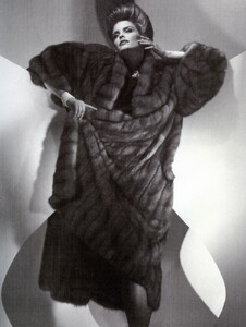 bb_KimAlexis_1987_09_CHIAVARRELLI_FURS_HC_FW87_VOGUE_IT_RUSSIAN_SABLE_AlbertaTiburzi_030.thumb.jpg.ea19477a080c2e3376a53b53cdc46580.jpg