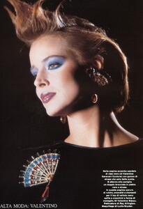 bb_LaraHarris_1983_09_VALENTINO_HC_ED_FW83_VOGUE_IT_StevenMeisel_020.thumb.jpg.b6601abf547c1bdfe77da834afcee986.jpg