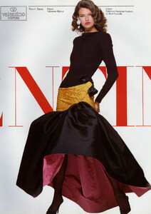 bb_LindaEvangelista_1987_09_VALENTINO_HC_FW87_VOGUE_IT_DavidBailey_170.thumb.jpg.3723f301e707407b7941e836b10f48c5.jpg