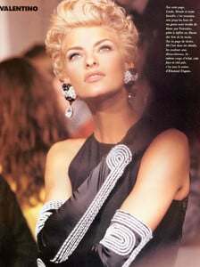 bb_LindaEvangelista_1991_01_Valentino_HC_BS_010.thumb.jpg.0b317fe9ea940e86bdfd6d9e8f079ddc.jpg