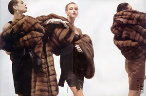 bb_MarieLindfors_MadeleineRobinson_JadeJagger_1987_09_FERRE_HC_FW87_VOGUE_IT_HerbRitts_033.thumb.jpg.0d28f744467c495d61607987473c89e9.jpg