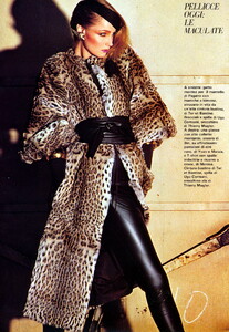 bb_MaryEastwood_1978_11_MACULATE_FURS_VOGUE_IT_HansFeurer_030.thumb.jpg.055f420ac96a8ba6da11827fb31a3727.jpg