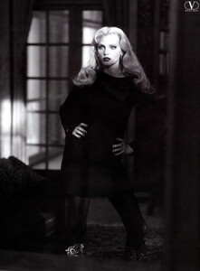 bb_NadjaAuermann_1994_09_ValentinoAd_FW94_StevenMeisel_030.thumb.jpg.6e0b9582cf2ce38e20f203c6dfb0e336.jpg