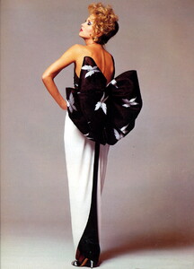 bb_RoseAnnVela_1983_03_VOGUE_IT_Valentino_HC_SS83_RenaroGrignaschi_010.thumb.jpg.6ff912a7a74047fe9289b6035c9d69da.jpg