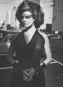 bb_SigourneyWeaver_1983_03_NERO_FATALE_VO_IT_HelmutNewton_020.thumb.jpg.8bf3e7c9e4e9e3d3de72a196fc583294.jpg