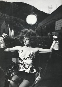 bb_SigourneyWeaver_1983_03_NERO_FATALE_VO_IT_HelmutNewton_030.thumb.jpg.9281661bf0e99302cca4931b7e1342cd.jpg