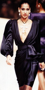 bb_SoniaCole_1989_07_GIVENCHY_HC_FW89_COLLEZ_12_010.thumb.jpg.ade6286b93d6b73afbfcc742a2ff47b8.jpg