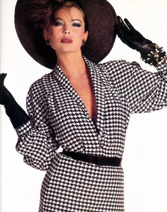bb_UlrikaJonsson_1984_03_FIOR_DI_SETA_LANCETTI_HC_HB_IT_LesGoldberg_081_TESSUTO_AGNONA.thumb.jpg.e5ccb213677c1b8378219bfcb727455b.jpg