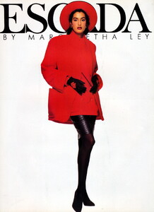 bb_YasmeenGhauri_1990_10_ESCADA_FW90_011.thumb.jpg.73d4f017da177fb14720d85da266e2f9.jpg