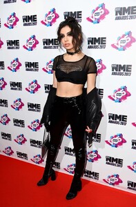 charli-xcx-2017-nme-awards-1.jpg