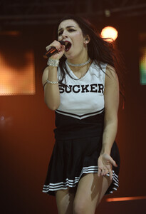 charli-xcx-ass-upskirt-christmas-live-2014-in-newcastle7328367925132.jpg