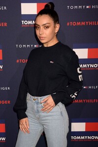 charli-xcx-tommy-hilfiger-1.jpg