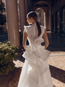 collezione-pinella-passaro-sposa-2022-milano-abiti-sposa-10.jpg