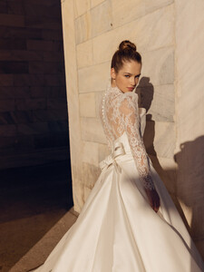 collezione-pinella-passaro-sposa-2022-milano-abiti-sposa-22.jpg