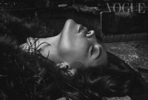 eiza-gonzalez-for-vogue-magazine-mexico-february-2022-1.jpeg