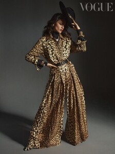 eiza-gonzalez-for-vogue-magazine-mexico-february-2022-11.jpeg