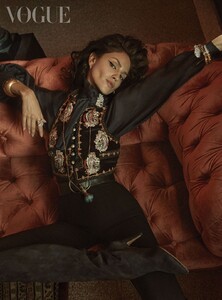 eiza-gonzalez-for-vogue-magazine-mexico-february-2022-4.jpeg