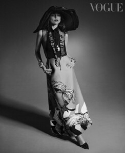 eiza-gonzalez-for-vogue-magazine-mexico-february-2022-6.jpeg