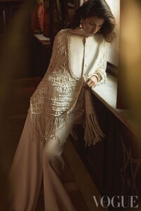 eiza-gonzalez-for-vogue-magazine-mexico-february-2022-8.jpeg