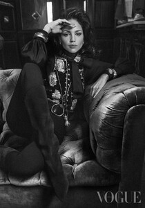 eiza-gonzalez-for-vogue-magazine-mexico-february-2022-9.jpeg