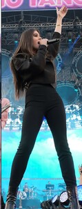 haileetightbl1.jpg