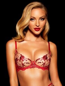 kristina-sheiter_honey-birdette-12.thumb.jpg.917b5b795eb599a755cc88e0829a4111.jpg