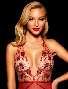 kristina-sheiter_honey-birdette-4.thumb.jpg.e87d0767f42f92dcc5b777ed4fe2ee73.jpg