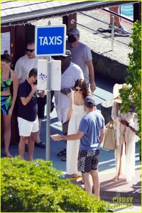 leo-dicaprop-camila-morrone-st-barts-shopping-26.jpg