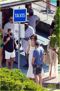 leo-dicaprop-camila-morrone-st-barts-shopping-27.jpg