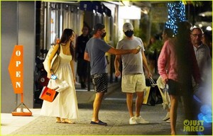 leo-dicaprop-camila-morrone-st-barts-shopping-31.jpg