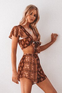 maitreya-high-waist-shorts-28652566446153_1800x1800.jpg