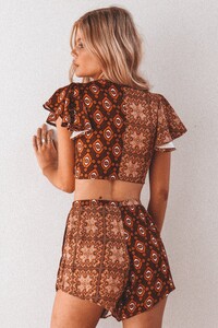 maitreya-high-waist-shorts-28652573884489_1800x1800.jpg