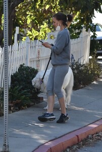 natalie-portman-out-jogging-with-her-dog-in-los-feliz-01-24-2022-1.jpg