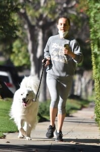 natalie-portman-out-jogging-with-her-dog-in-los-feliz-01-24-2022-5.jpg