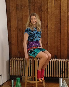 nataliedormer_xo_160891615_380816266419640_4737131136034124152_n.jpg