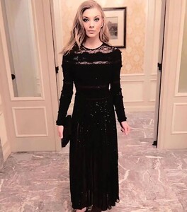 nataliedormer_xo_258883533_410944000660286_5898994057899046968_n.webp.jpg