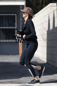 nina-dobrev-leaves-a-gym-in-hollywood-03-18-2017_16.jpg