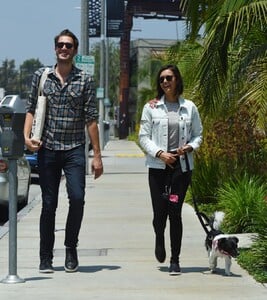 nina-dobrev-out-for-lunch-with-her-dog-in-los-angeles-07-03-2017_2.jpg