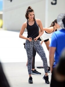 nina-dobrev-shooting-a-video-for-new-reebok-fitness-collection-in-venice-06-28-2017_15.jpg