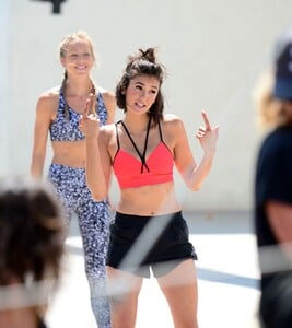 nina-dobrev-shooting-a-video-for-new-reebok-fitness-collection-in-venice-06-28-2017_21.jpg