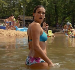 nina_dobrev_bikini_vampire_diaries11.jpg