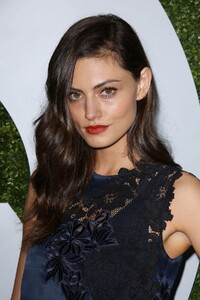 phoebe-tonkin-at-2014-gq-men-of-the-year-party_3.jpg