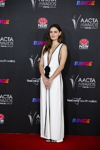 phoebe-tonkin-at-2021-aacta-awards-at-the-sydney-opera-house-8.jpg