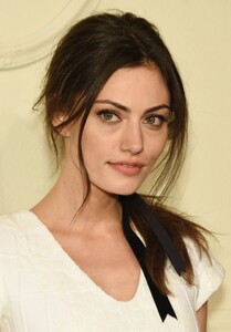 phoebe-tonkin-at-chanel-paris-salzburg-2014-15-metiers-d-art-collection_3.jpg