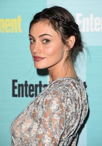 phoebe-tonkin-at-entertainment-weekly-party-_2.jpg