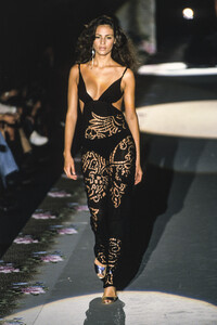 roberto-cavalli-ss-2002-1.thumb.jpg.1b20aa7fab97ca238efa26ab8be4ac3f.jpg