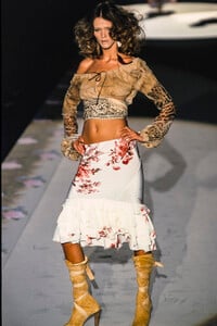 roberto-cavalli-ss-2002-15.thumb.jpg.5d1dd05a09d35e7f7b9d62753d03d0ba.jpg